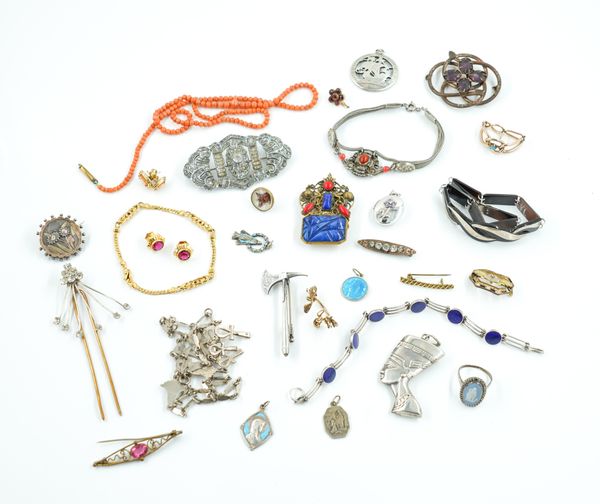 A GROUP OF JEWELLERY (QTY)