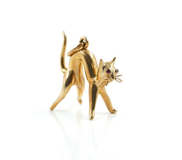 A GOLD CAT CHARM PENDANT