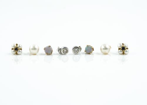 A PAIR OF OPAL SINGLE STONE EARSTUDS AND THREE FURTHER PAIRS OF EARSTUDS (4)
