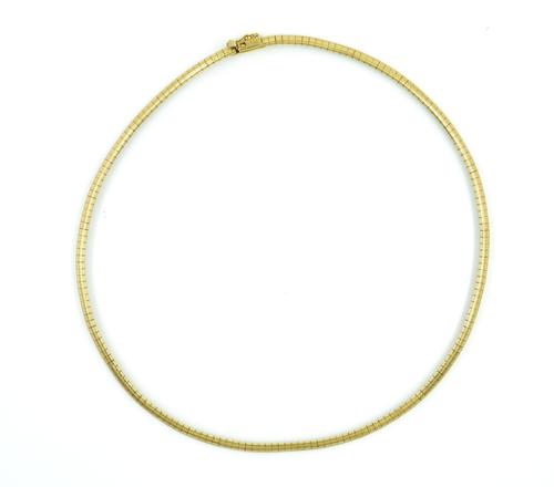 A GOLD COLLAR NECKLACE