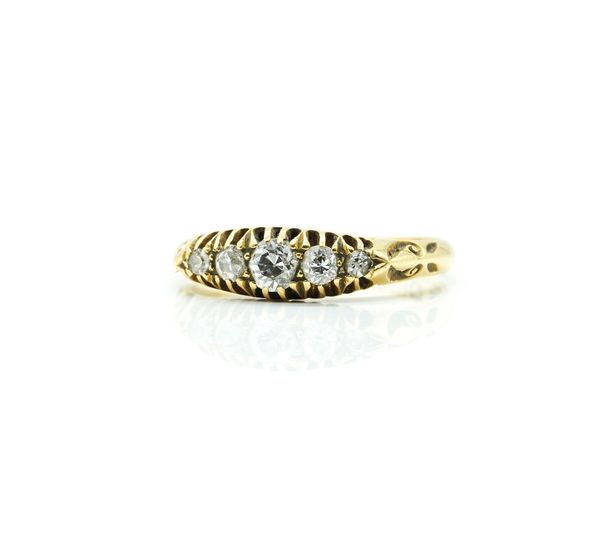 AN 18CT GOLD AND DIAMOND FIVE STONE RING