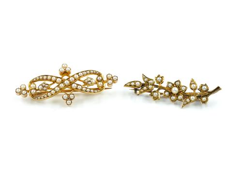 TWO EDWARDIAN GOLD AND SEED PEARL BROOCHES (2)