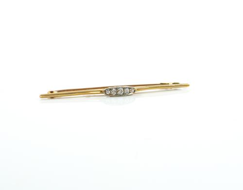 A GOLD AND DIAMOND FIVE STONE BAR BROOCH