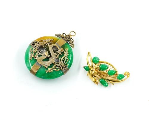 A JADE SPRAY BROOCH AND A SIMULATED JADE CIRCULAR ASIAN STYLE PENDANT (2)