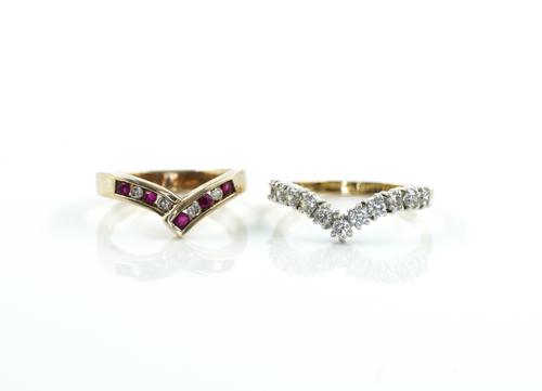 TWO 9CT GOLD AND GEM SET WISHBONE SHAPED RINGS (2)