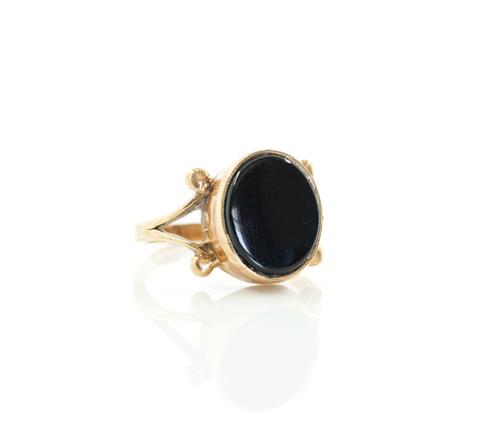 WITHDRAWN A 9CT GOLD AND BLACK ONYX OVAL SIGNET STYLE  RING