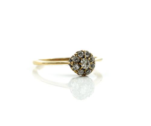 A GOLD AND DIAMOND NINE STONE CLUSTER RING