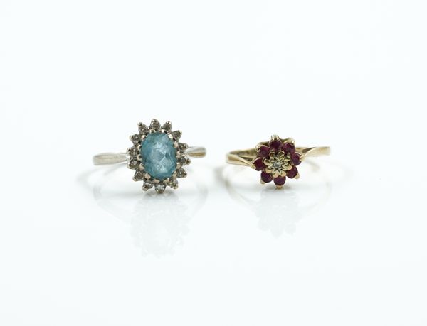 TWO GOLD AND GEMSTONE SET RINGS (2)