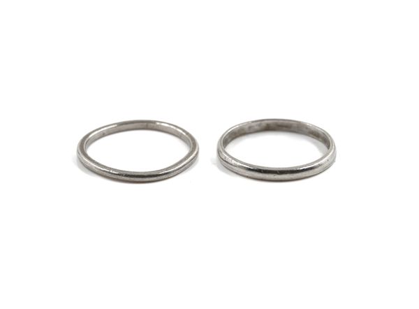 TWO PLATINUM WEDDING RINGS (2)