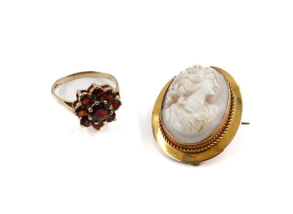 A GOLD AND OVAL PINK SHELL CAMEO BROOCH AND A GOLD AND GARNET NINE STONE CLUSTER RING (2)