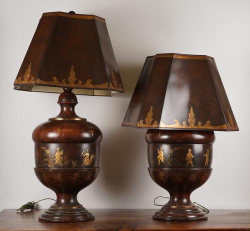 A PAIR OF CHINOISERIE GILT-DECORATED STAINED COMPOSITE WOOD TABLE LAMPS (2)