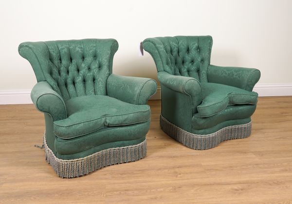 A PAIR OF EARLY 20TH CENTURY BUTTON BACK EASY ARMCHAIRS  (2)