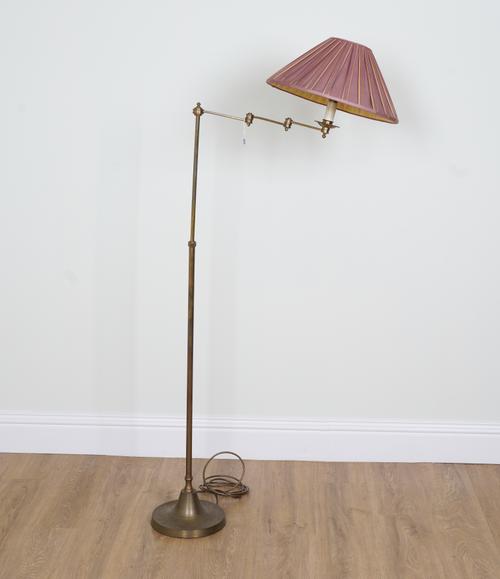 A WEIGHTED BRASS ADJUSTABLE READING LIGHT