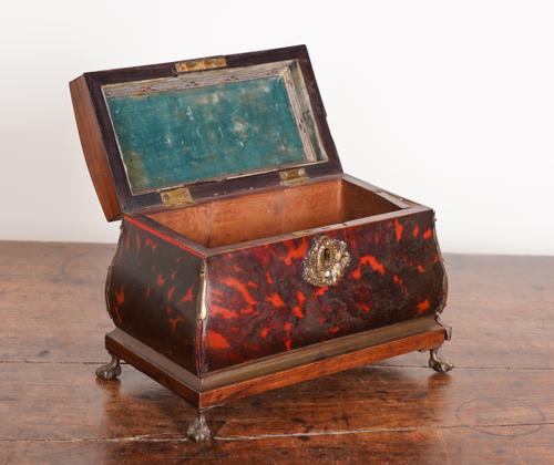 A 19TH CENTURY GILT METAL MOUNTED TORTOISESHELL TEA CADDY