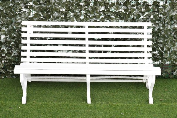 AN EARLY 20TH CENTURY WHITE PAINTED WROUGHT IRON AND WOODEN SLATTED GARDEN BENCH