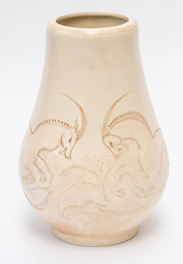 AN EARTHENWARE VASE POSSIBLY BY SUSIE COOPER