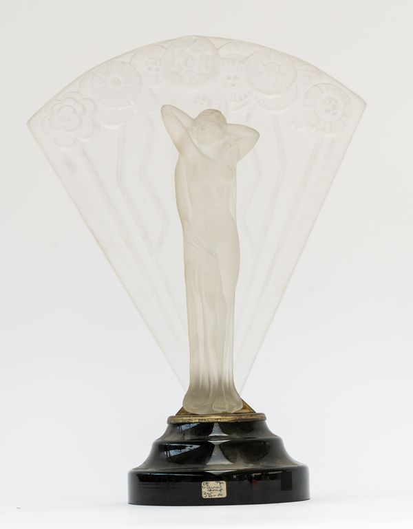 AN ART DECO FROSTED GLASS SCULPTURE WITH FAN BACK