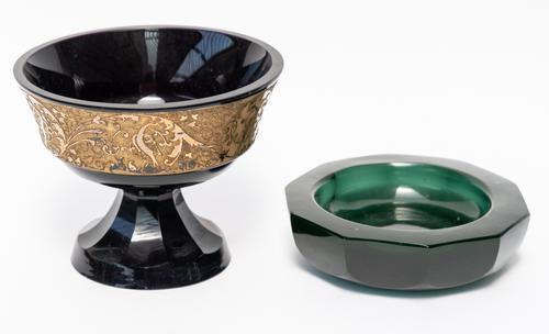 AN AMETHYST GLASS FOOTED BOWL (2)