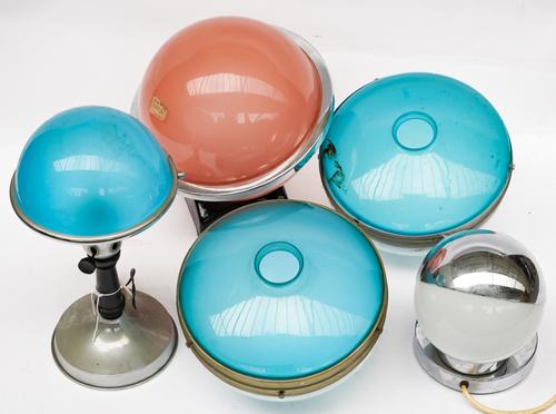 AN ART DECO PINK GLASS CHROME PLATED SPHERICAL TABLE LAMP (5)