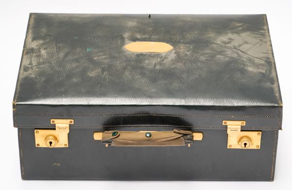 MAPPIN & WEBB: A DARK GREEN LEATHER TRAVELLING VANITY CASE