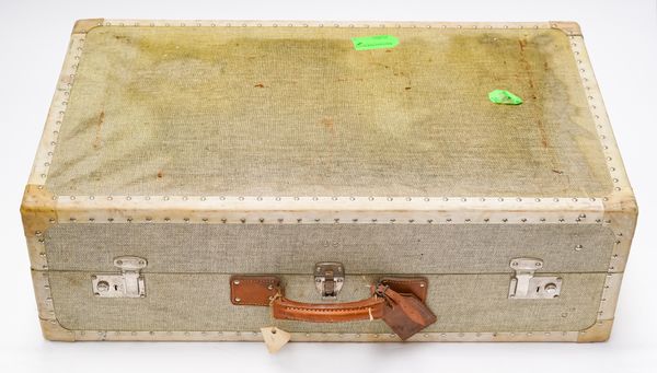 A 20TH CENTURY CANVAS WARDROBE SUITCASE (3)