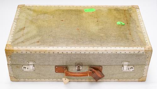 A 20TH CENTURY CANVAS WARDROBE SUITCASE (3)