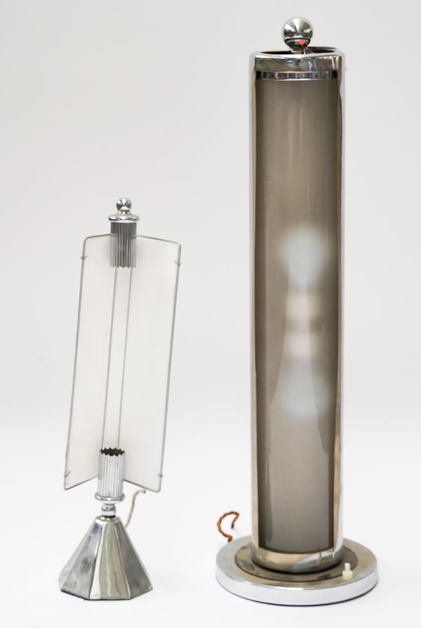 A CHROME-PLATED AND FROSTED GLASS COLUMN TABLE LAMP (2)