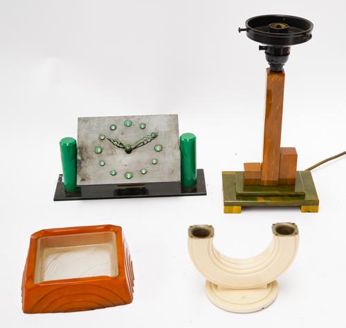 A GREEN AND AMBER BAKELITE OR PLASTIC TABLE LAMP (3)