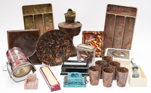 A QUANTITY OF BAKELITE AND MARBLE EFFECT PLASTIC LIGHTING, KITCHENALIA AND STATIONERY (QTY)