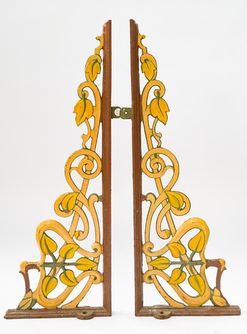 A PAIR OF PAINTED CAST AND WROUGHT IRON WALL BRACKETS (3)