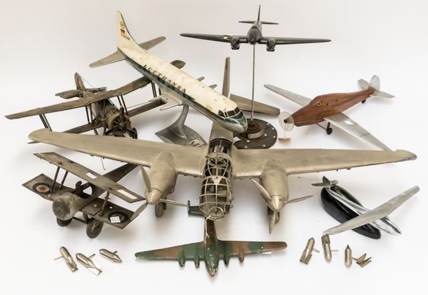 A CHROME-PLATED TEAK MOUNTED MODEL OF A PLANE ON STAND, TOGETHER WITH A GROUP OF VARIOUS MODEL PLANES INCLUDING A WW1 BI-PLANE (8)