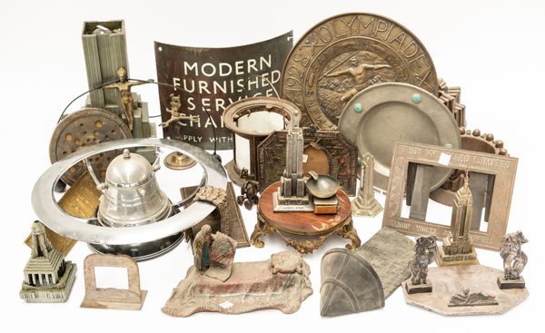 A GROUP OF ART DECO METALWARE (QTY)