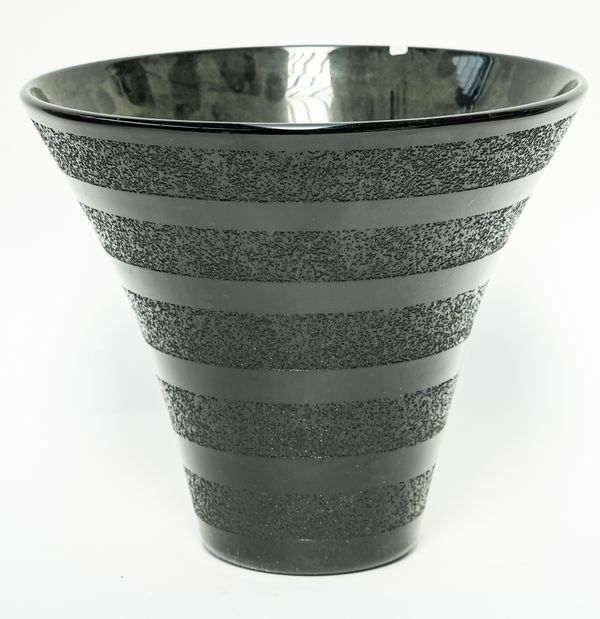 DAUM: ART DECO BLACK AND TEXTURE FLARED VASE