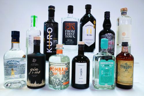 12 BOTTLES GIN
