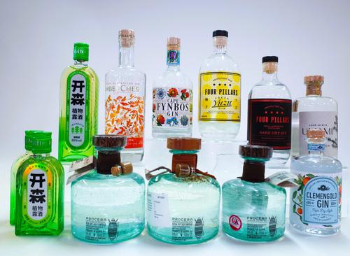 12 BOTTLES GIN