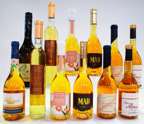 11 BOTTLES HUNGARIAN AND MOLDOVAN DESSERT AND 1 WHITE WINE