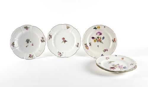 FIVE MEISSEN PLATES (5)