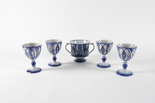 ALAN CAIGER-SMITH (1930-2020) FOR ALDERMASTON POTTERY, A BLUE AND WHITE TIN GLAZED EARTHENWARE TWO HANDLED POT (5)