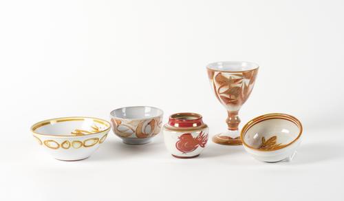 ALAN CAIGER-SMITH (1930-2020) FOR ALDERMASTON POTTERY, A TIN GLAZED EARTHENWARE GOBLET (5)