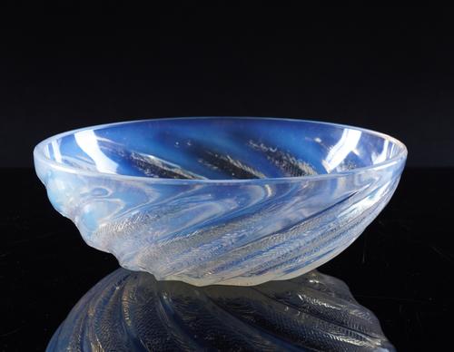 A LALIQUE `POISSONS' OPALESCENT GLASS BOWL