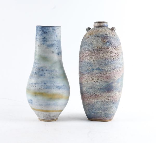 ANDREW DAVIDSON ( BRITISH CONTEMPORARY) A TALL STONEWARE CANISTER AND COVER