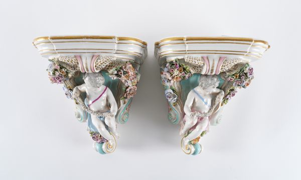 A PAIR OF DRESDEN PORCELAIN WALL BRACKETS (2)