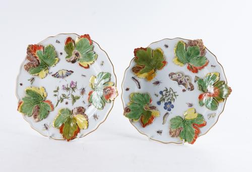 A PAIR OF MEISSEN PORCELAIN PLATES (2)
