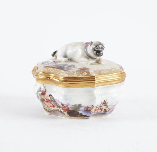 A GILT-METAL MOUNTED SNUFF BOX AND COVER