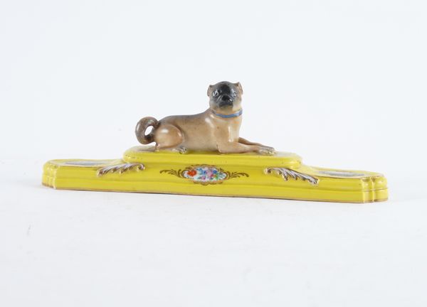 A MEISSEN YELLOW-GROUND PUG DOG PAPERWEIGHT