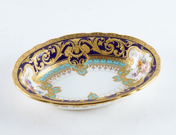 A ROYAL CROWN DERBY SHAPED OVAL BOWL FROM THE JUDGE GARY SERVICE