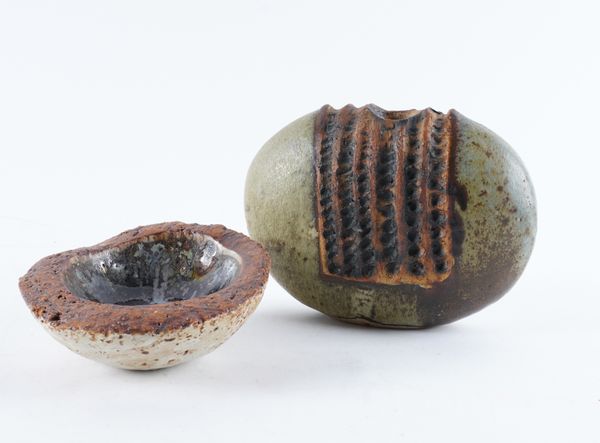 ALAN WALLWORK (1931-2019) A STONEWARE FLATTENED VASE AND A BOWL (2)