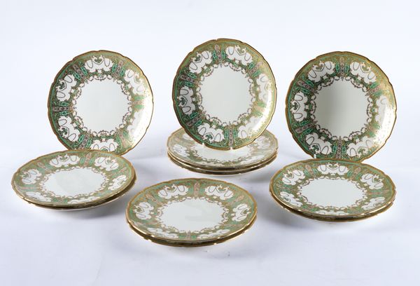 A SET OF TWELVE ROYAL DOULTON BONE CHINA PLATES (12)