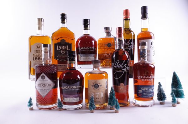 11 BOTTLES WHISKEY/WHISKY