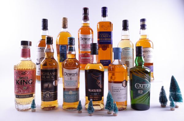 12 BOTTLES WHISKEY/WHISKY